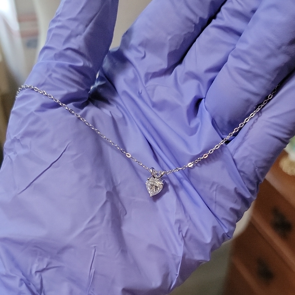 925 Silver Certified 1 Carat Moissanite Heart Pendant Necklace - Picture 3 of 3